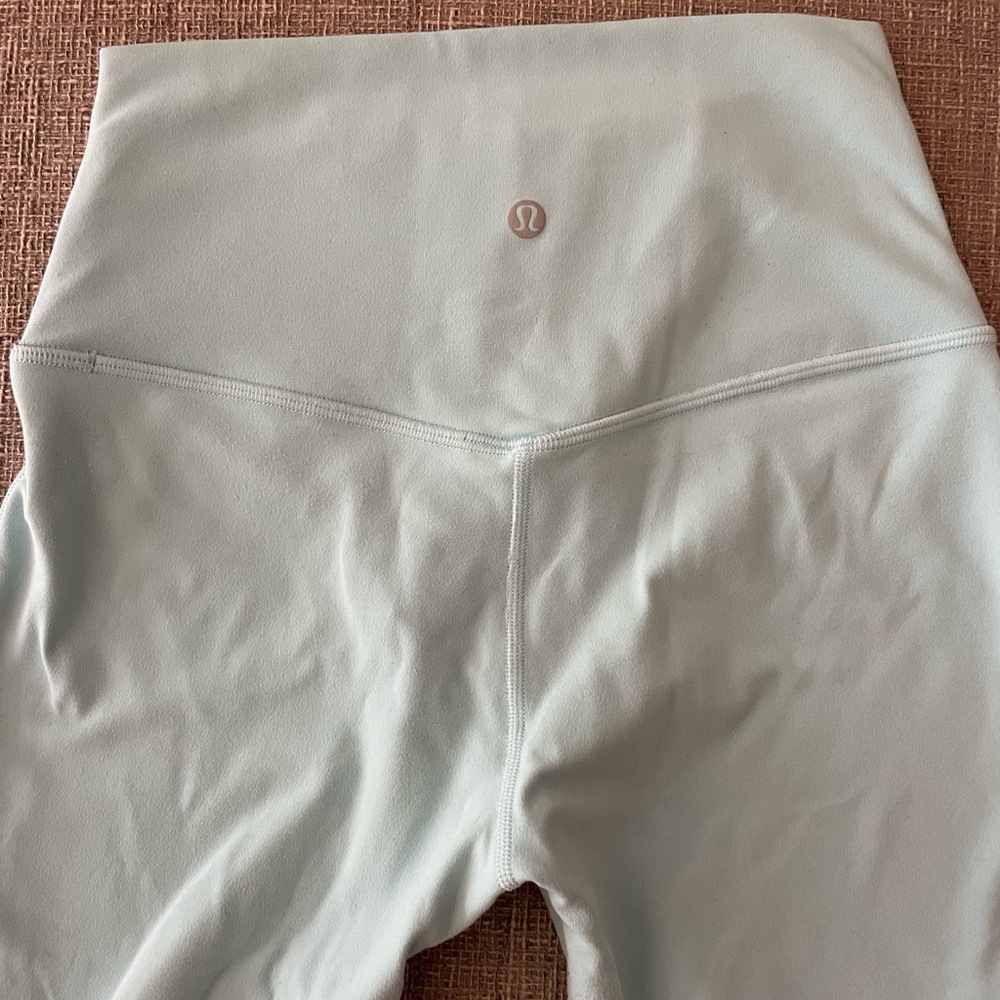 Lululemon light blue leggings size 6 - Picture 2 of 4